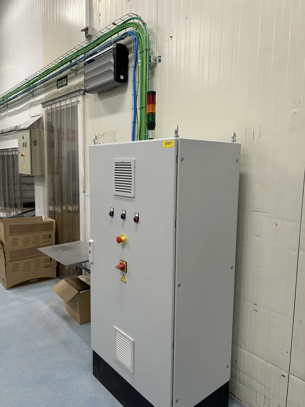 Quadre elèctric instal·lat en planta